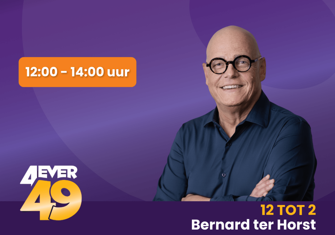 Bernard ter Horst op paarse achtergrond met een oranje blok met de uitzendtijd van radioprogramma 12tot2