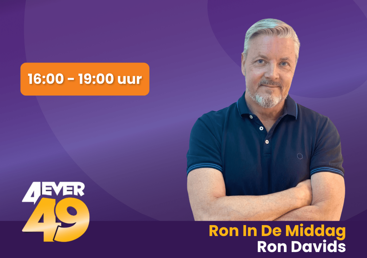 Ron Davids op paarse achtergrond met een oranje blok met de uitzendtijd van radioprogramma Ron In De Middag