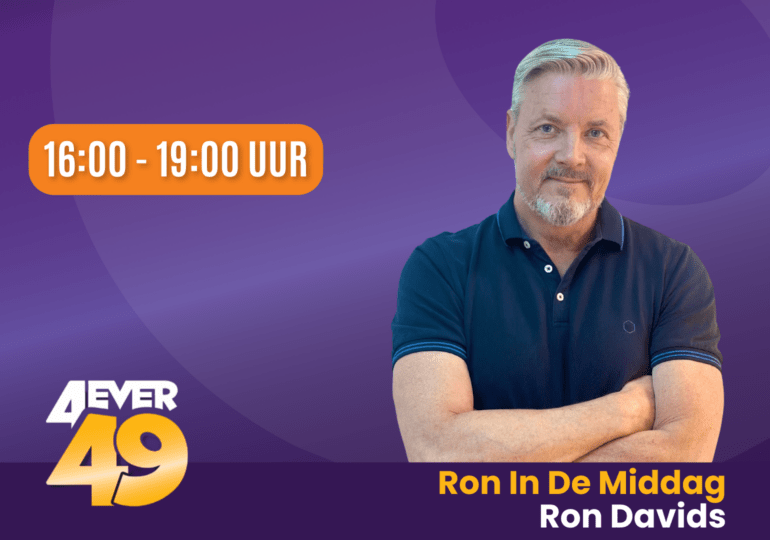 Ron Davids op paarse achtergrond met uitzendtijd in oranje blok