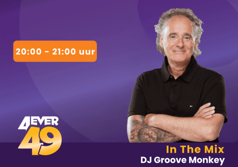Dj groove monkey op paarse achtergrond met een oranje balk met de uitzendtijd erin