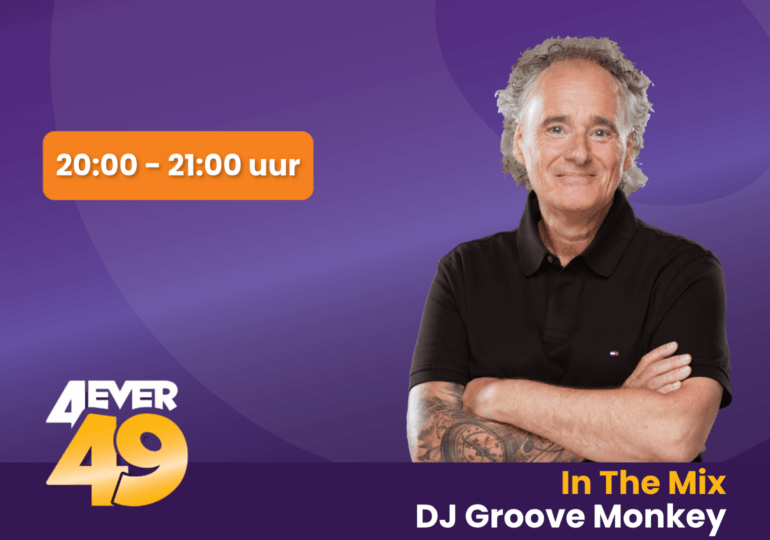 DJ Groove monkey op paarse achtergrond met een oranje blok met tijdsaanduiding uitzending In The Mix